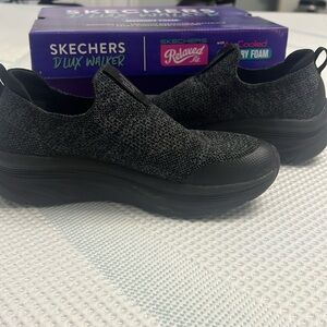 SKETCHERS D’LUX WALKER MEMORY FOAM SHOES